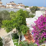By The Sea With Jacuzzi, Garden & Park View Torrevieja