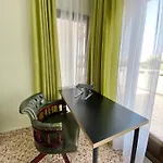 By The Sea With Jacuzzi, Garden & Park View Hébergement de vacances *