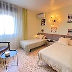 By The Sea With Jacuzzi, Garden & Park View *