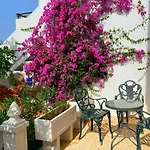 By The Sea With Jacuzzi, Garden & Park View *