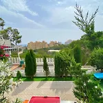 By The Sea With Jacuzzi, Garden & Park View