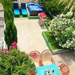 Hébergement de vacances By The Sea With Jacuzzi, Garden & Park View
