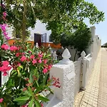 By The Sea With Jacuzzi, Garden & Park View