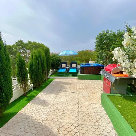 By The Sea With Jacuzzi, Garden & Park View Hébergement de vacances