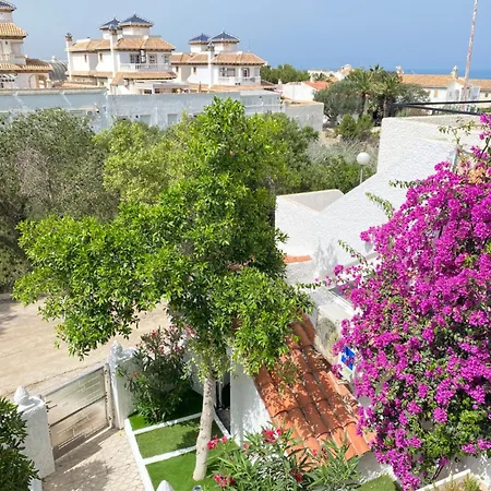 By The Sea With Jacuzzi, Garden & Park View Torrevieja