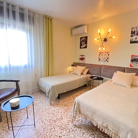 By The Sea With Jacuzzi, Garden & Park View *