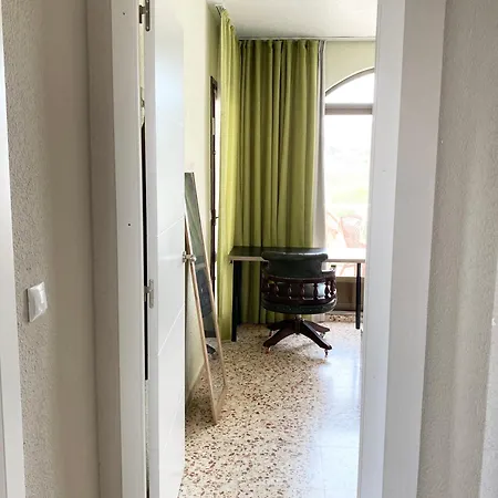 By The Sea With Jacuzzi, Garden & Park View