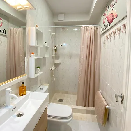 By The Sea With Jacuzzi, Garden & Park View