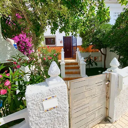 By The Sea With Jacuzzi, Garden & Park View Сasa de vacaciones Torrevieja