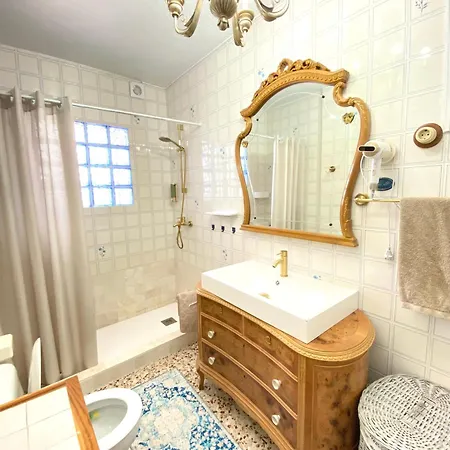 By The Sea With Jacuzzi, Garden & Park View