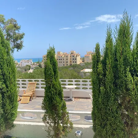 By The Sea With Jacuzzi, Garden & Park View