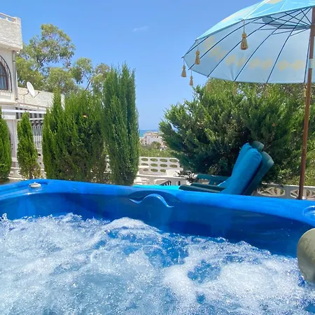 By The Sea With Jacuzzi, Garden & Park View Торрев'єха